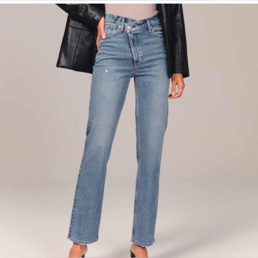 Abercrombie & Fitch 90’s Straight Ultra High Rise Criss Cross Waist